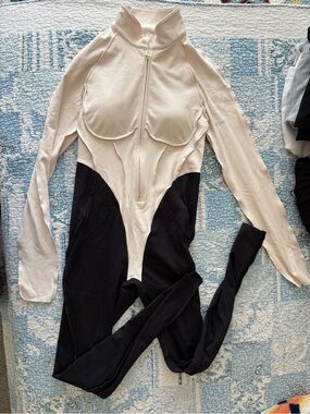 BetterMe NWOT Cream and Black Long-Sleeve Active Jumpsuit